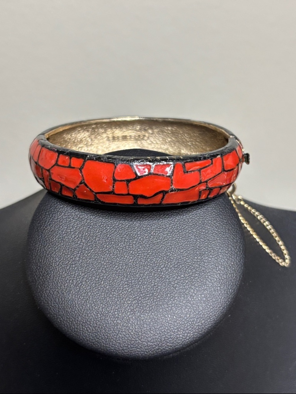 Vintage Eisenberg Artist Series Mosaic Black Red Gold Tone Clasp Bangle Bracelet